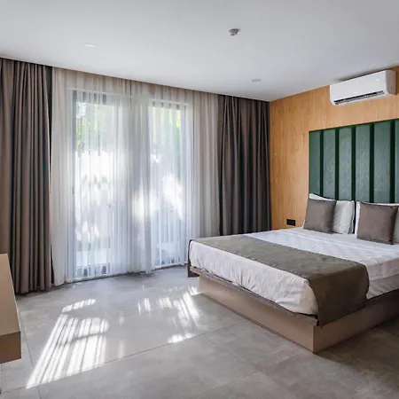 Perast Garden Hotell Çıralı