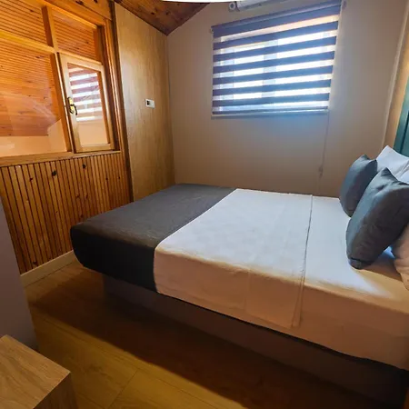 Perast Garden Hotell Çıralı