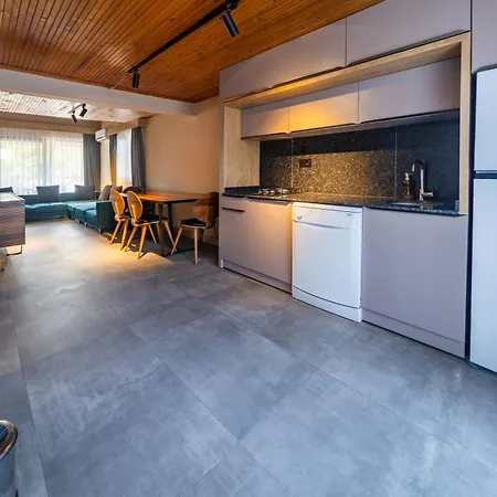 Perast Garden Hotell Çıralı