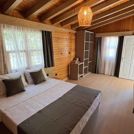 Perast Garden Hotel Çıralı