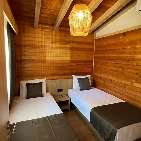 Perast Garden Çıralı