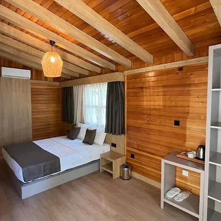 Perast Garden Hotel *