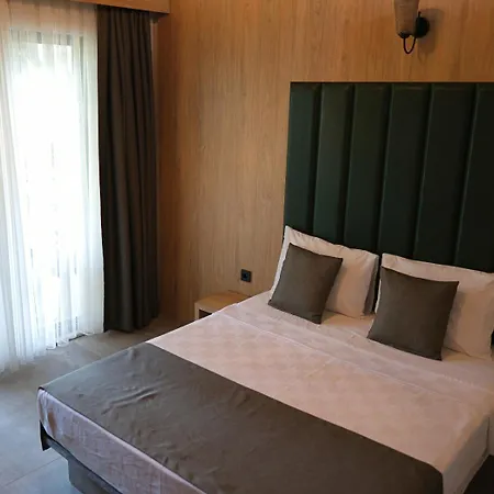 Perast Garden Otel Çıralı