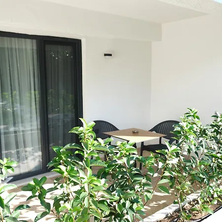 Perast Garden Çıralı