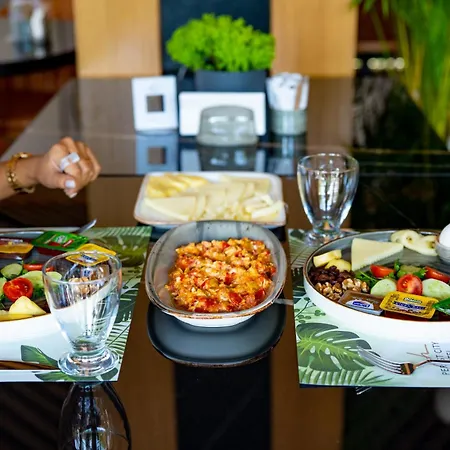 Perast Garden Hotel Çıralı