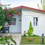 Perast Garden 酒店 Çıralı